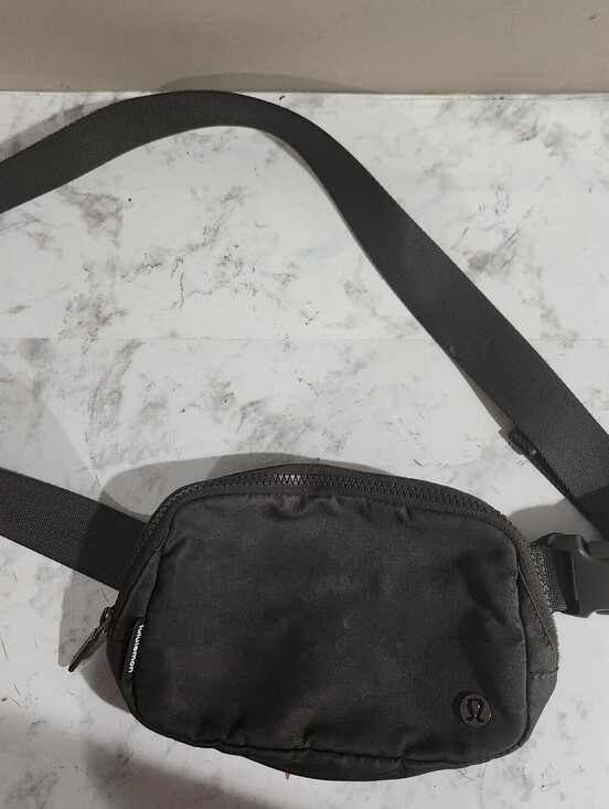 lululemon athletica Handbags - Lululemon Everywhere 1L Belt Bag Heritage Camo